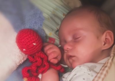 Kleine-Kämpferin-mit-Oktopus-für-Frühchen,-Nabelschnur